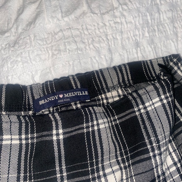 Pleated plaid skirt from Brandy Melville - Picture 3 of 4